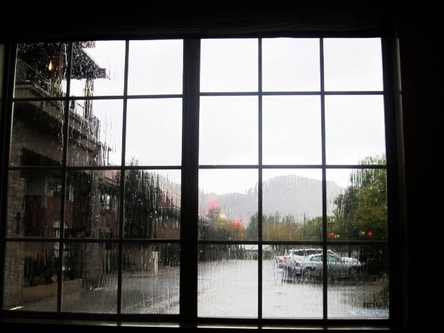 גשם מבעד לחלון