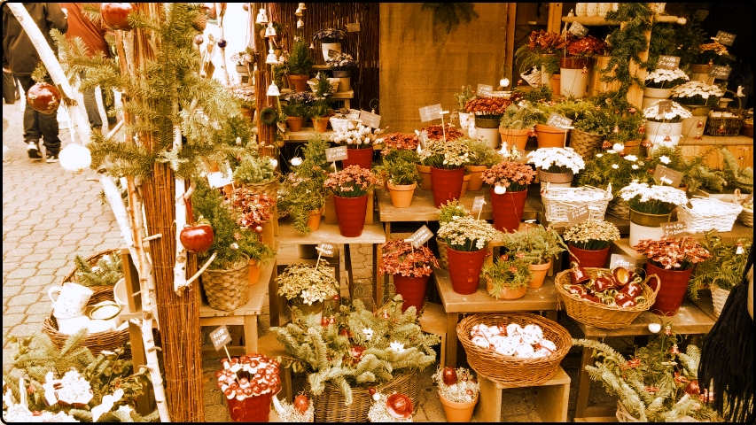 Budapest Christmas Market Vörösmarty tér | זרי פרחים מקרמיקה בכיכר וורסמרטי