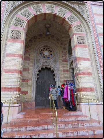 Busapest - Dohány utcai Zsinagóga - outside | הכניסה לבית הכנסת 