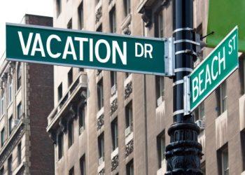 שלט vacation בפינת רחוב בניו יורק - גרפיקסטוק