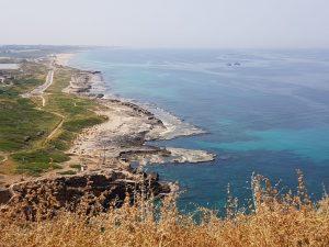 אושרה קמחי - על המזוודות. מסע עם אופנוע סובב ישראל - ראש הנקרה תצפית על קו החוף של ישראל