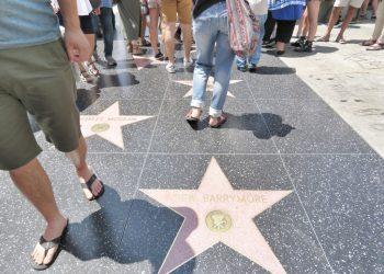 אושרה קמחי על המזוודות - לוס אנג'לס עם המשפחה -שדרת הכוכבים בהוליווד - Hollywood Walk of Fame